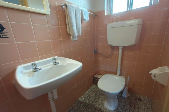 Twin - bathroom