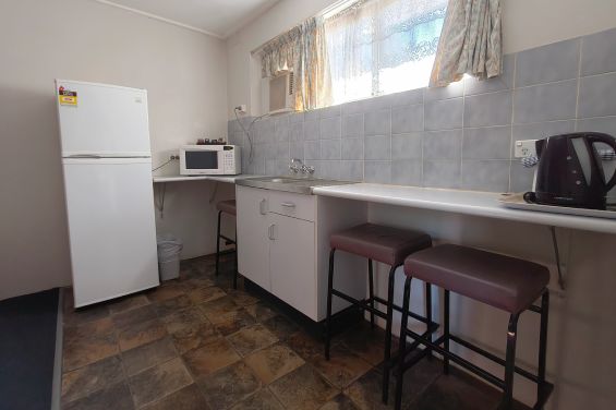 2-Bedroom Self-Contained Unit - kitchenette