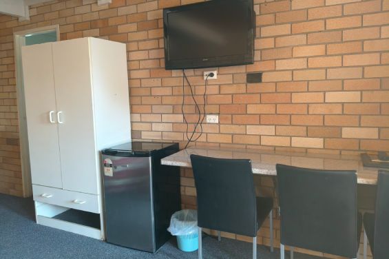 Large 2-Bedroom Unit - desk and TV